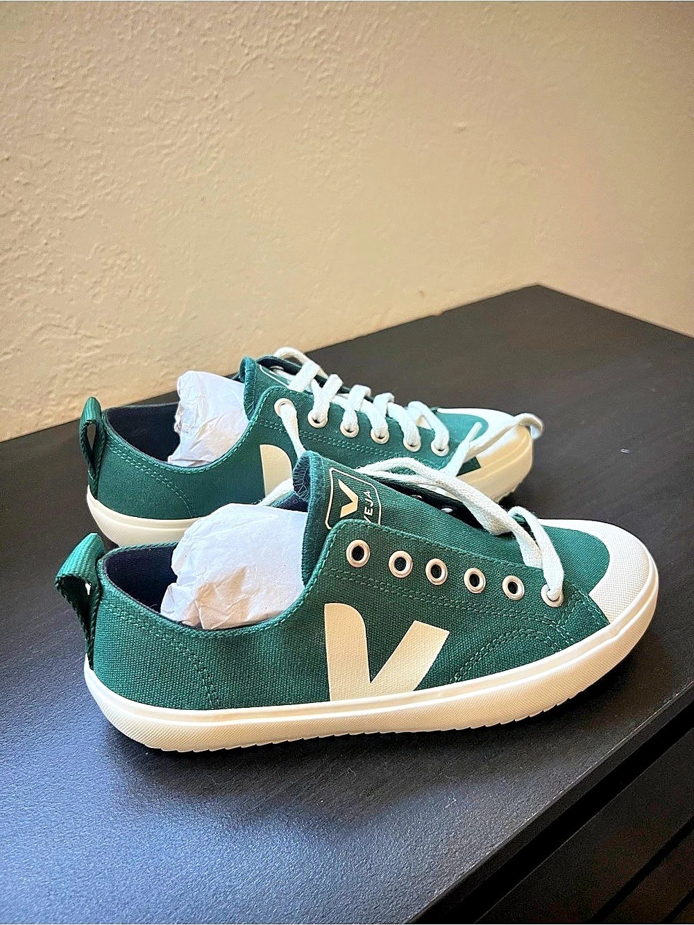 NEW Veja Nova Canvas Sneakers Women's Green & White US 6